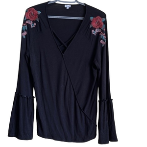 Kismet women’s black bell sleeve floral embroidered shoulder medium‎